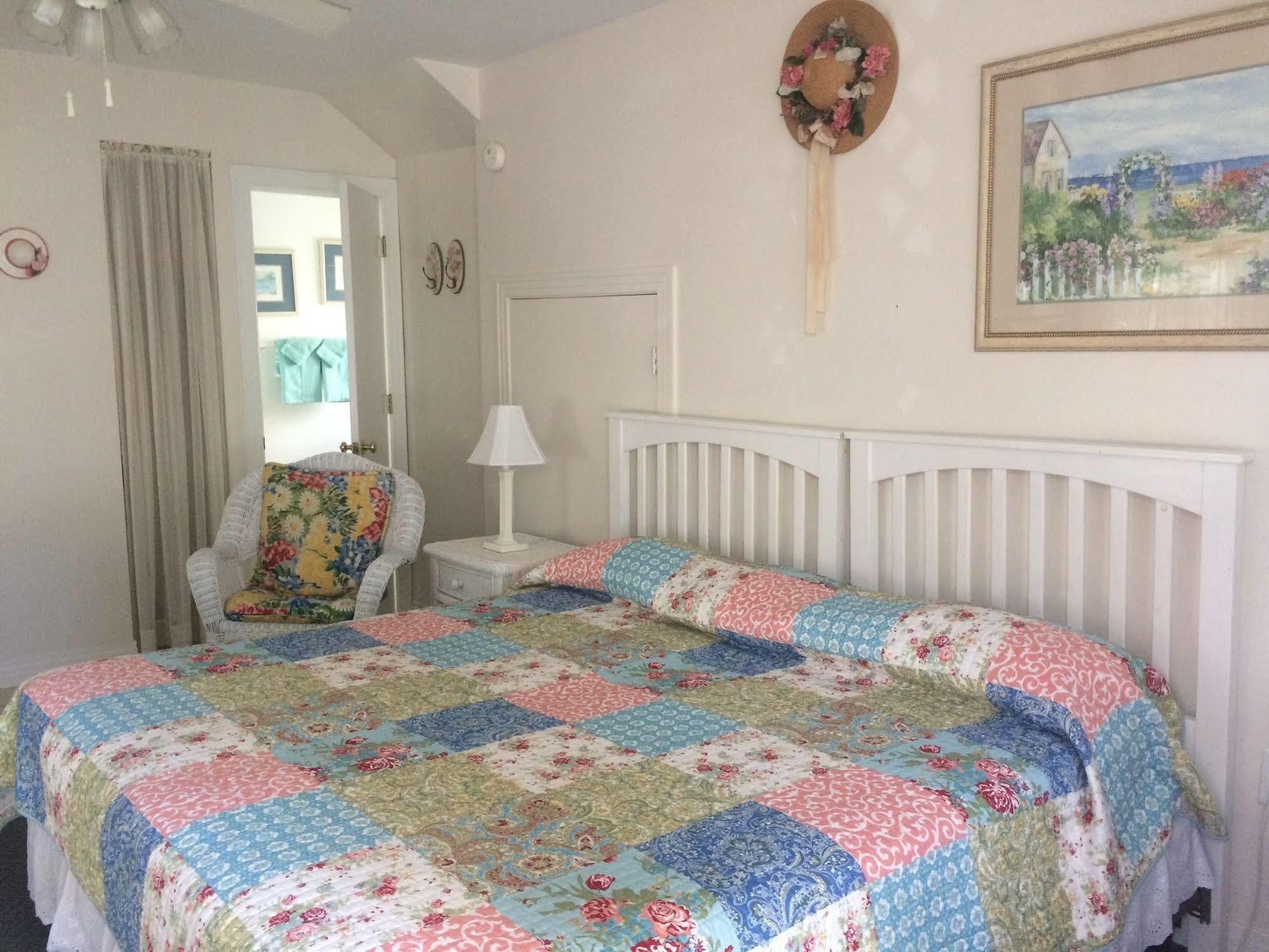 Angie'S Guest Cottage Virginia Beach Exterior photo