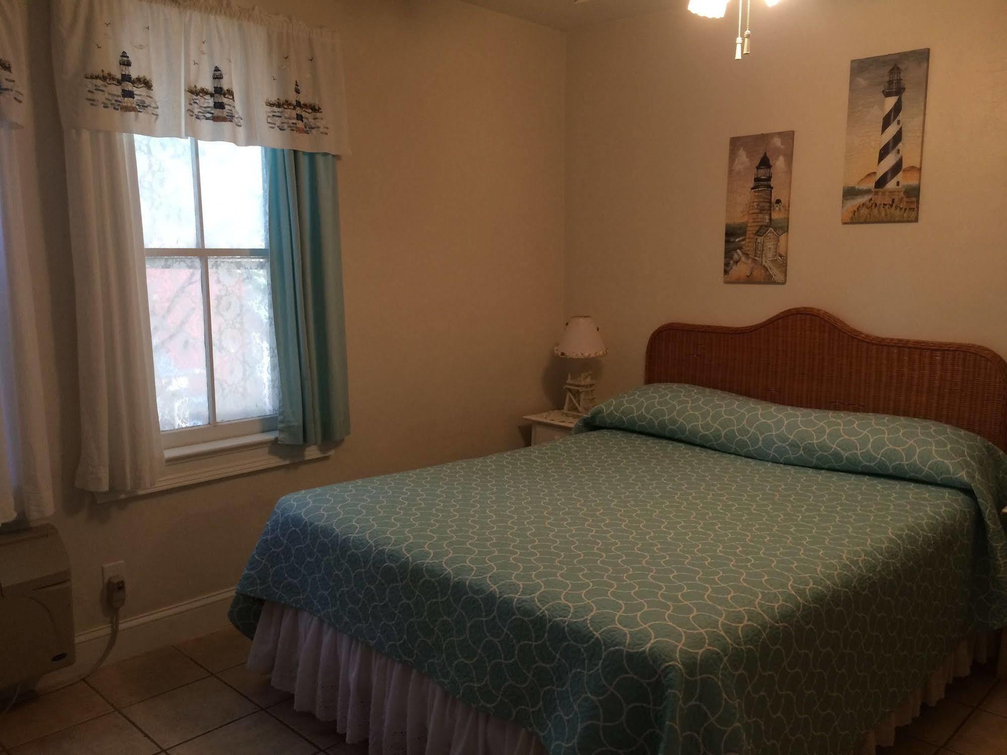 Angie'S Guest Cottage Virginia Beach Exterior photo